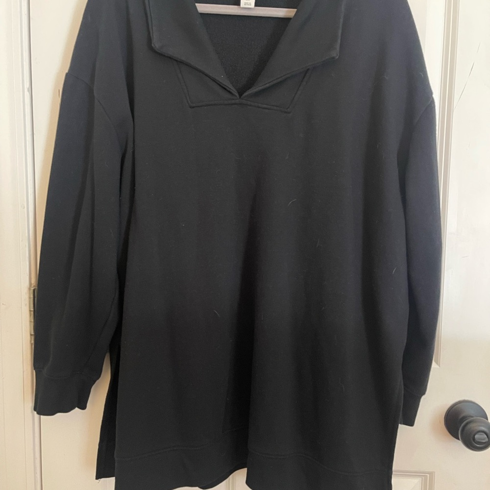 Black Pullover Sweatshirt